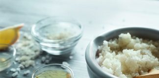 Peeling selbst gemacht: Olivenöl und Zucker für schöne Haut