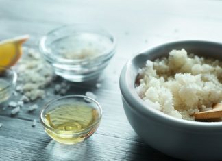 Peeling selbst gemacht: Olivenöl und Zucker für schöne Haut